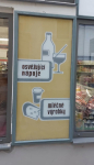 P�vodn� reklama z roku 1991, dnes mo�n� usm�v�. Ru�n� pr�ce p�smomal��e na sklo