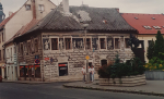 1999 p�ed rekonstrukc� st�echy a fas�dy. Obchod Spar D.�m�dov�